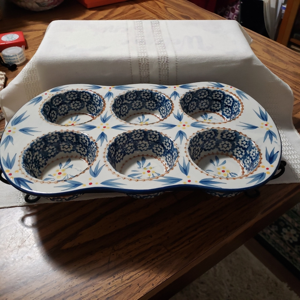 Beautiful NWOT Temptations Floral Blue Cupcake Pan and Wire Rack - Picture 2 of 9